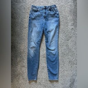 Good American Good Waist Skinny Jeans - Slightly Distressed - Light Blue